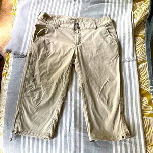 Columbia capris size 10 Excellent condition